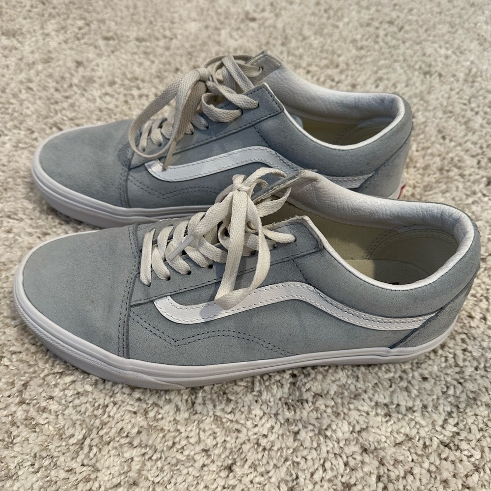 Unisex Vans old school all suede shoes. Mens 8 or Womens 9.5